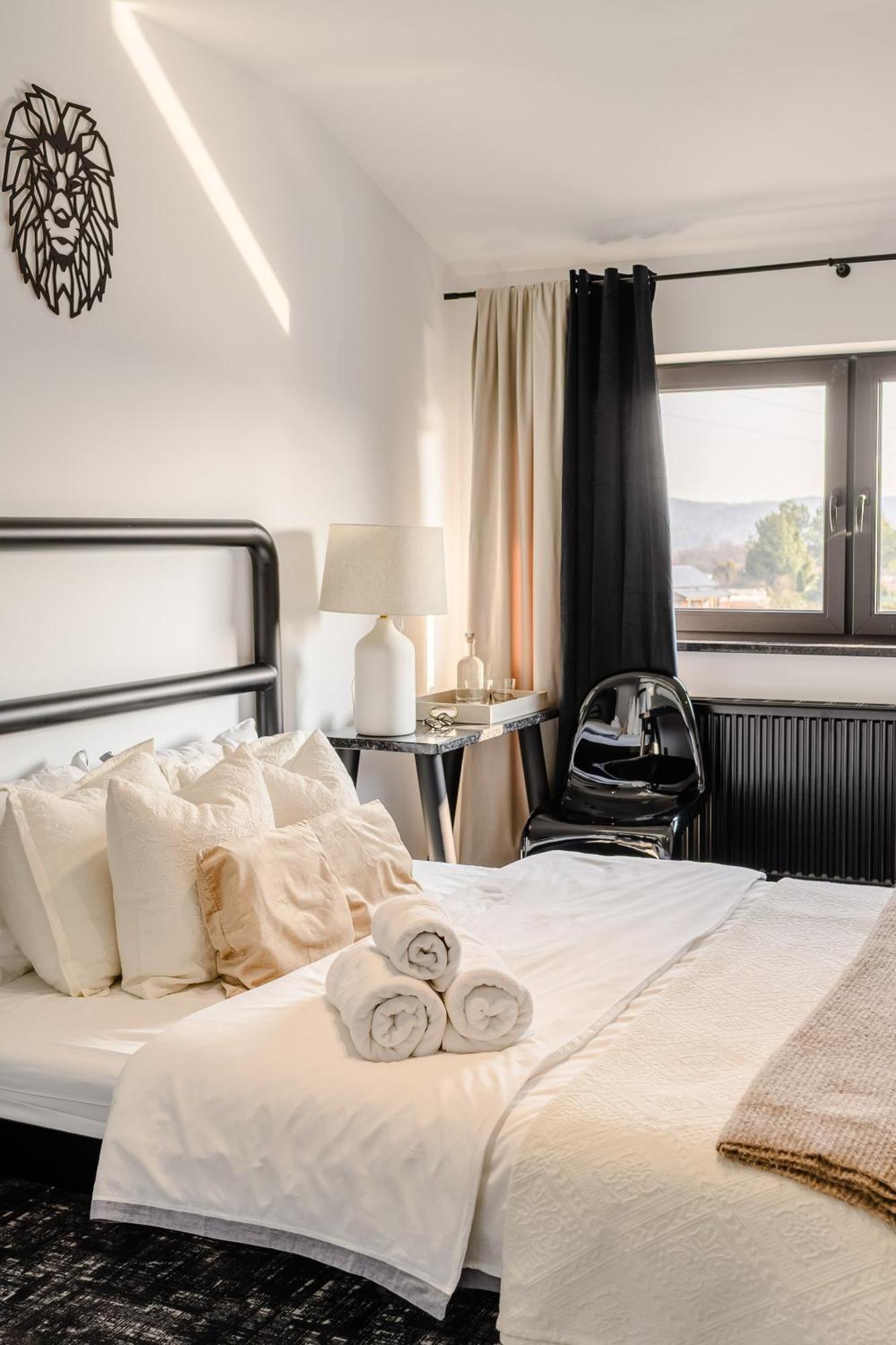 Golden Lion House Bed&Breakfast Rumia Eksteriør billede