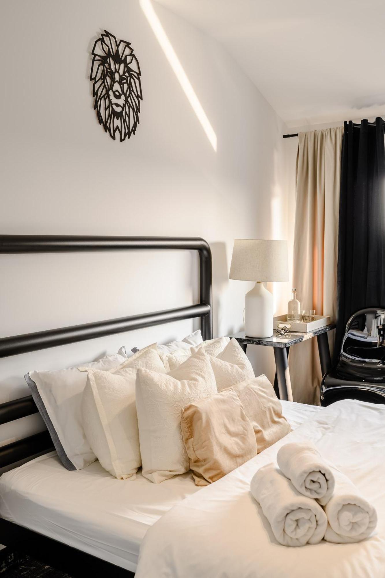 Golden Lion House Bed&Breakfast Rumia Eksteriør billede