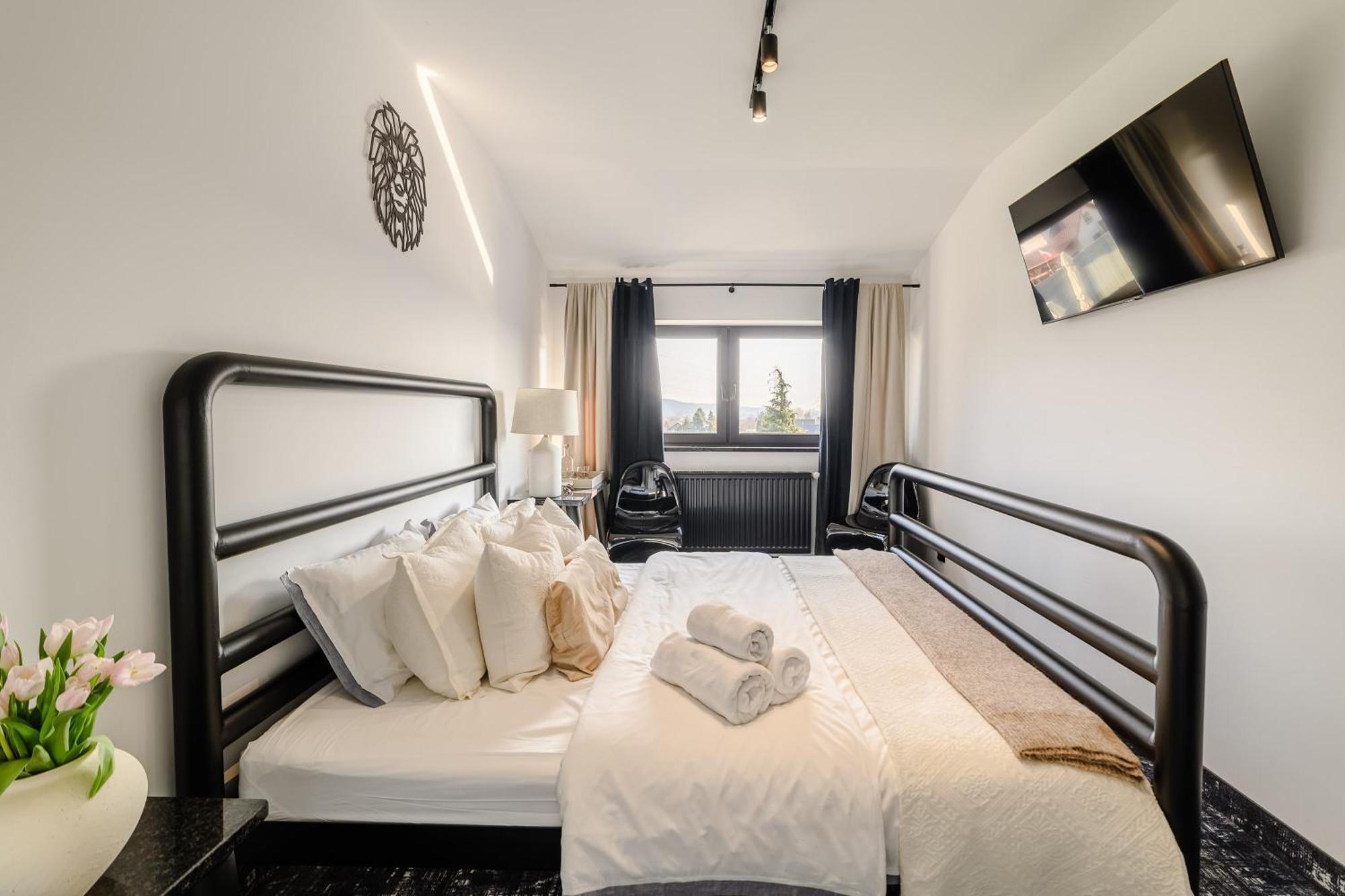 Golden Lion House Bed&Breakfast Rumia Eksteriør billede