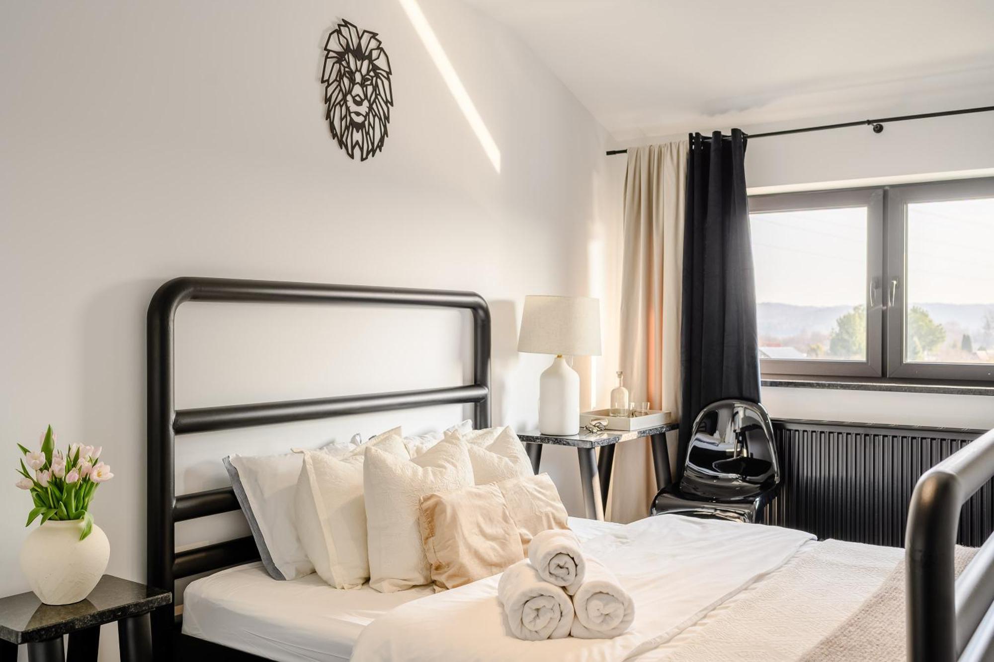 Golden Lion House Bed&Breakfast Rumia Eksteriør billede